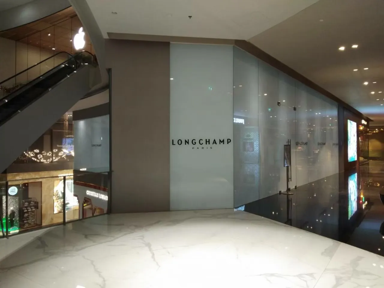 LONGCHAMP WINDOW DISPLAY - project